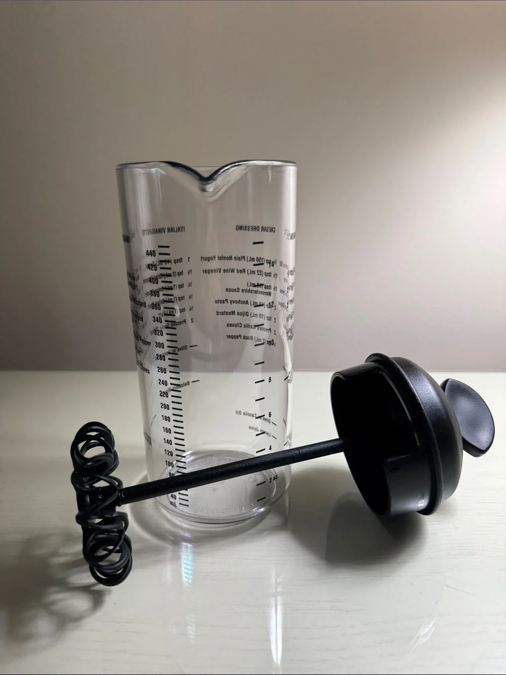 The Pampered Chef Black Salad Dressing Mixer Bottle with Built-in Whisk. NWOT